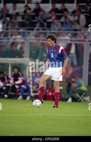 Football - Euro 92 Suède - Groupe 1 - Angleterre / France - Malmo Stadion, Malmo. LAURENT BLANC, FRANCE Banque D'Images