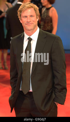 FESTIVAL DU FILM DE VENISE AP OUT Aaron Eckhart est vu à la première pour le nouveau film le Dahlia Noir. Il a été vu au Palazzo del Casino, à Venise, pendant le Festival du film de Venise. Date de la photo :Mardi 30 août 2006. Banque D'Images