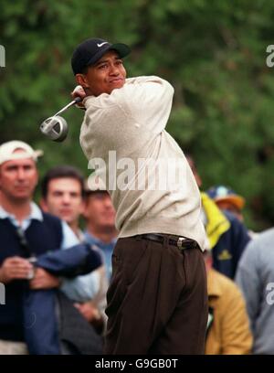 Golf - Championnat du monde de golf Amex - Valderrama.Tiger Woods frappe son tee-shirt Banque D'Images