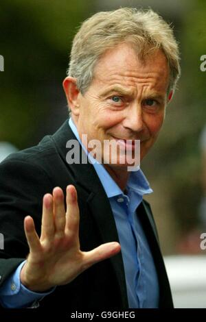 Le Premier ministre britannique Tony Blair arrive à l'hôtel Caladonian, à Édimbourg. Banque D'Images