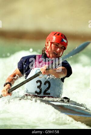 Canoë - Jeux Olympiques de Sydney 2000 - finale féminine de slalom K1. IRENA Pavelkova, République tchèque Banque D'Images