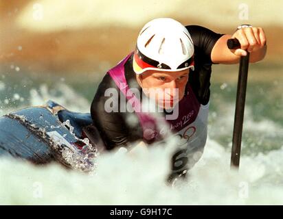 Canoë - Jeux Olympiques de 2000 à Sydney - finale masculine de slalom C1. Stefan Pfannmoeller, Allemagne Banque D'Images