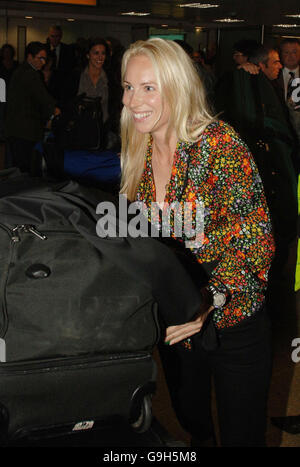 Jocelyn Hefner, petite amie de l'Europe Paul Casey arrive à l'aéroport de Heathrow, Londres. Banque D'Images