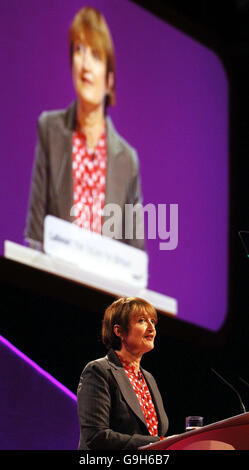 La secrétaire à la culture Tessa Jowell s'exprime à la conférence du Parti travailliste au Centre G-Mex de Manchester. Banque D'Images