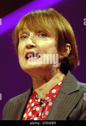 La secrétaire à la culture Tessa Jowell s'exprime à la conférence du Parti travailliste au Centre G-Mex de Manchester. Banque D'Images