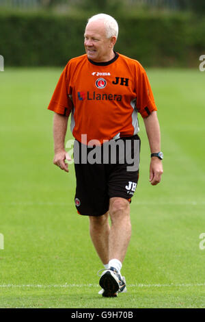 Soccer - Charlton Athletic Training - Sparrows Lane. Charlton Athletic Performance Manager, John Harbin Banque D'Images