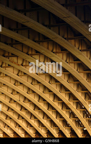 River Thames stock - Londres.Détails sur les arches sous le pont de chemin de fer de Blackfriars. Banque D'Images