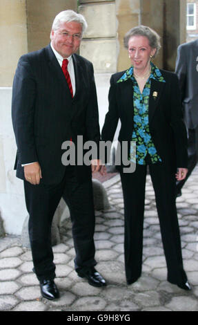 Le ministre allemand des Affaires étrangères Frank Walter Steinmeier rencontre la ministre britannique des Affaires étrangères Margaret Beckett à Lancaster House, à Londres. Banque D'Images