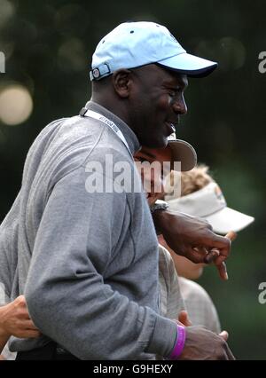 (G-D) Michael Jordan, légende américaine du basket-ball, et Sergio Garcia en Europe Banque D'Images