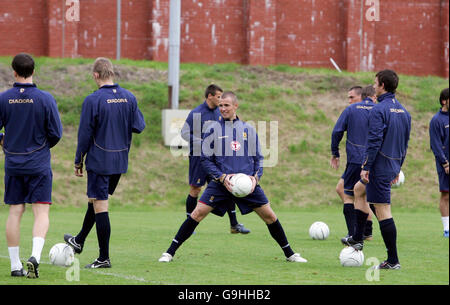 Kenny Miller (au centre), en Écosse, pendant une séance d'entraînement au parc Lesser Hampden, à Glasgow. Banque D'Images