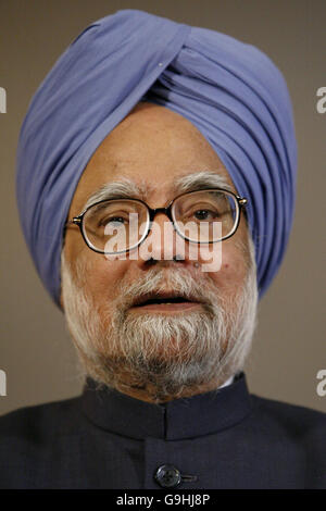 Le Premier ministre indien Manmohan Singh s'exprime lors d'une conférence de presse conjointe avec le Premier ministre britannique Tony Blair, situé au 10 Downing Street, dans le centre de Londres. Banque D'Images