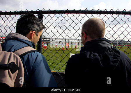 Football - Néerlandais Eredivisie - Ajax. Les fans d'Ajax regardent la formation Banque D'Images