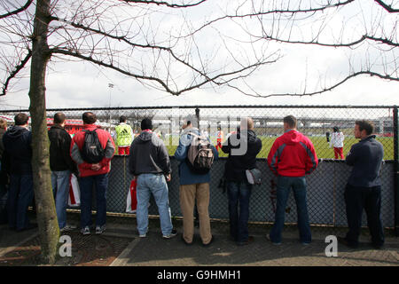 Football - Néerlandais Eredivisie - Ajax. Les fans d'Ajax regardent la formation Banque D'Images