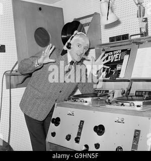 - Radio - Radio BBC One - disc-jockey - Jimmy Savile - Londres Banque D'Images