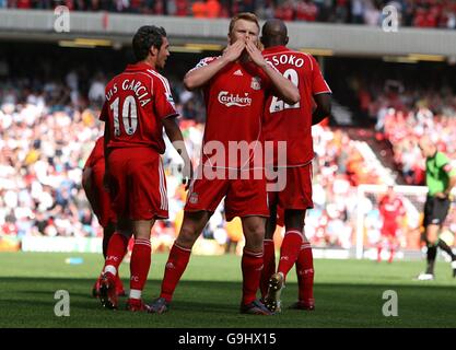 Football - FA Barclays Premiership - Liverpool / Tottenham Hotspur - Anfield. John Arne Riise de Liverpool célèbre son but Banque D'Images