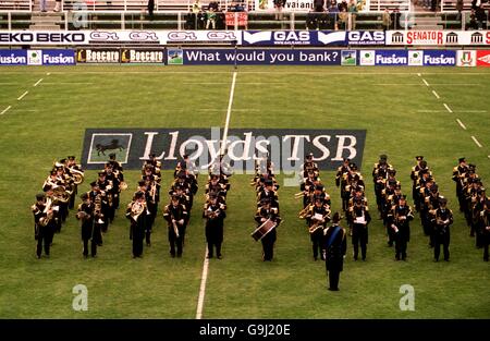 Un groupe de cuivres divertit la foule au Stadio Flaminio, à Rome Banque D'Images