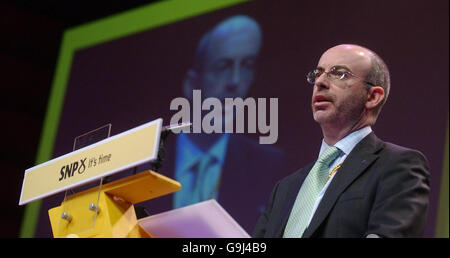 Stewart Maxwell, porte-parole du SNP Sports, s'adresse à la conférence du Scottish National Party à la salle de concert de Perth. Banque D'Images