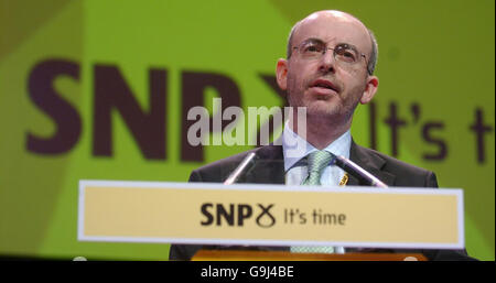 Stewart Maxwell, porte-parole du SNP Sports, s'adresse à la conférence du Scottish National Party à la salle de concert de Perth. Banque D'Images