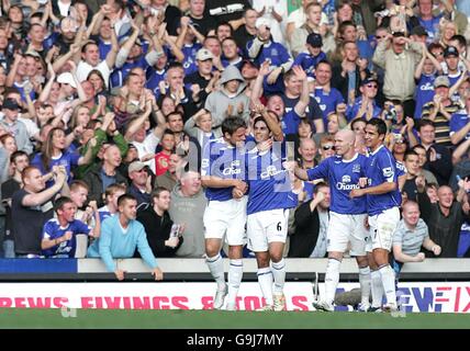 Soccer - FA Barclays Premiership - Everton v Sheffield United - Goodison Park. Mikel Arteta d'Everton célèbre son score Banque D'Images