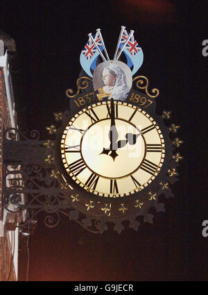 Horloge de Tolsey à Wotton-Under-Edge, Gloucestershire. Banque D'Images