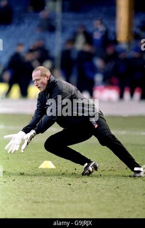 Ian Andrews, physiothérapeute de Leicester City, dont l'enregistrement du joueur a été renouvelé au début de la semaine afin qu'il soit disponible comme gardien de but de remplacement pour le match contre Liverpool Banque D'Images