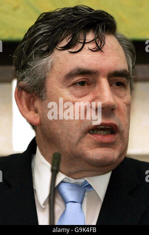 Gordon Brown, chancelier de l'Échiquier, s'adresse aux délégués lors d'un petit-déjeuner de travail au 11 Downing Street, à Londres, lors du lancement d'une initiative d'entreprise sociale. Banque D'Images