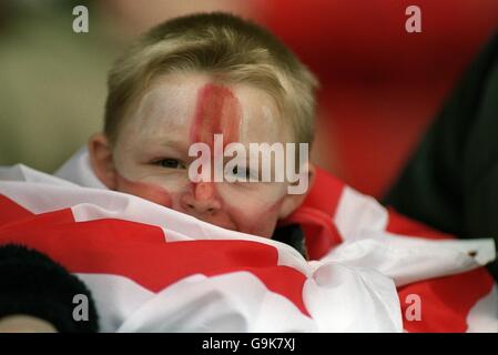 Football - coupe du monde 2002 qualificateur - Groupe 9 - Angleterre / Finlande. Un fan de la jeune Angleterre avant le match contre la Finlande Banque D'Images