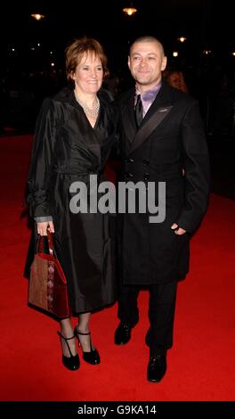 Andy Serkis et son épouse Lorraine Ashbourne à la première du Prestige UK à l'Odeon West End, dans le centre de Londres. Banque D'Images