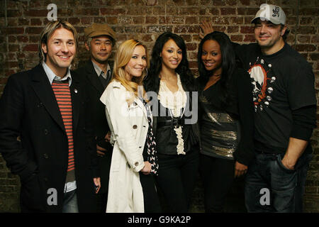 War Child Charity - Londres.Pop regroupe les Sugababes et le Feeder, coulisses du Camden Roundhouse, dans le nord de Londres. Banque D'Images