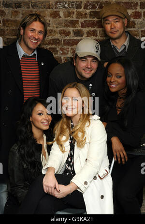 War Child Charity - Londres.Pop regroupe les Sugababes et le Feeder, coulisses du Camden Roundhouse, dans le nord de Londres. Banque D'Images