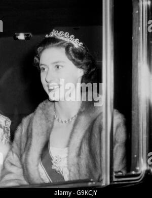 La princesse Margaret conduit de Clarence House au palais de Buckingham pour assister au banquet d'État donné par la reine pour sa quête, l'empereur haile Selassie d'Éthiopie. Banque D'Images