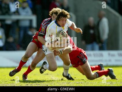 Rugby League - engage Super League - Warrington Wolves / Salford City Reds - Halliwell Jones Stadium.Martin Gleeson (c) de Warrington Wolves est abordé par Simon Finningan et Luke Robinson de Salford City Reds Banque D'Images