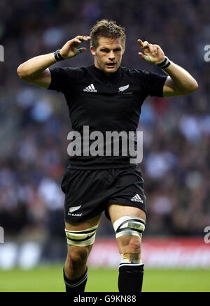 Rugby Union - Angleterre / Nouvelle-Zélande - Twickenham.Richie McCaw de Nouvelle-Zélande en action contre l'Angleterre lors du match international à Twickenham, Londres. Banque D'Images