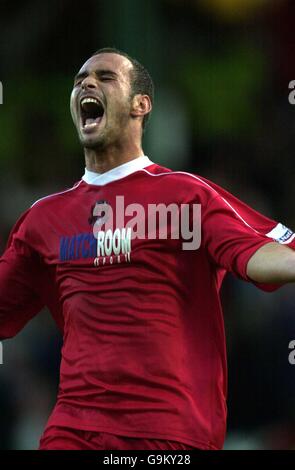 Football - Nationwide League Division 3 - Playoff semi-final second Leyton Orient / Hull City.Steve Watts, de Leyton Orient, célèbre son objectif d'ouverture Banque D'Images