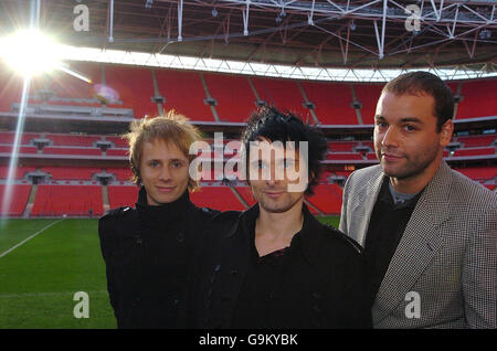 Muse est l'un des premiers groupes à annoncer une date de concert au nouveau stade de Wembley, lors d'une conférence de presse au stade de Wembley, dans le nord de Londres. Banque D'Images