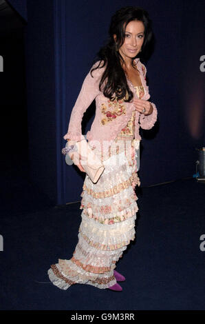 Nancy dell'Olio arrivant au bal annuel de Londres de la Croix-Rouge britannique, tenu aujourd'hui à la salle près de la rivière, dans le centre de Londres. Date de la photo: Jeudi 16 novembre 2006. Le crédit photo devrait se lire comme suit : Ian West/PA. Banque D'Images