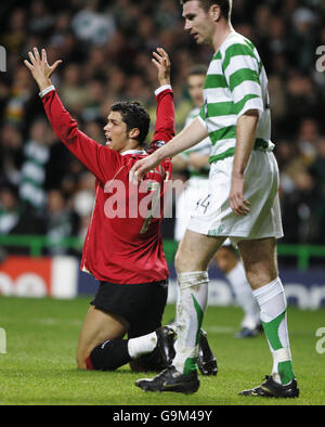 Cristiano Ronaldo de Manchester United se montre frustré lors du match du groupe F de la Ligue des Champions contre le Celtic Park, à Glasgow. Banque D'Images