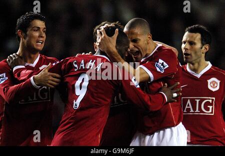 Louis Saha de Manchester United célèbre son but avec Rio Ferdinand et Cristiano Ronaldo. Banque D'Images