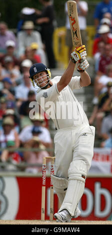 Cricket - Ashes Tour - troisième 3-mobile Test - Australie / Angleterre - jour 5 - WACA.Les scores Andrew Flintooff de l'Angleterre s'opposent à l'Australie au cours du cinquième jour du troisième match du test au WACA, à Perth, en Australie. Banque D'Images