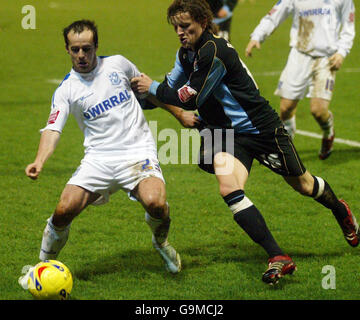 Football - Coca-Cola League One - Tranmere Rovers / Rotherham - Prenton Park.Chris Shuker de Tranmere (à gauche) combat avec Stephen Brogan de Rotherham lors du match de la Coca-Cola League One au Prenton Park, à Birkenhead. Banque D'Images