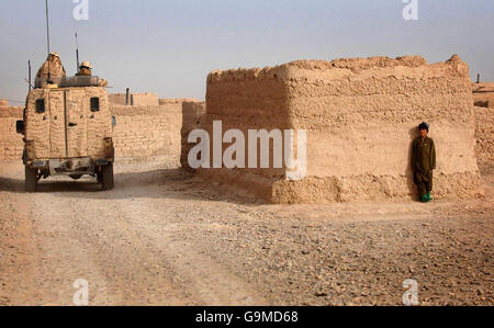 Photo publiée précédemment par l'onu le 07/01/07d'une patrouille du Royal Marine Commando près du village de Muktar, près de Lashkar Gah, dans la province de Helmand, en Afghanistan. Banque D'Images