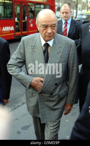 M. Mohamed Al Fayed arrive ce matin aux cours royales de justice pour assister aux enquêtes sur la mort de Diana la princesse de Galles et de son fils Dodi Al Fayed. Banque D'Images