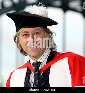 Bob Geldof a reçu un diplôme honorifique de l'Université de Newcastle. Banque D'Images