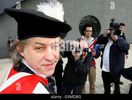 Bob Geldof a reçu un diplôme honorifique de l'Université de Newcastle. Banque D'Images