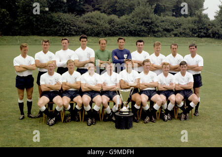 Équipe de Tottenham Hotspur 1963-64: (Au deuxième rang, l-r) Cliff Jones, Ron Henry, Mel Hopkins, Maurice Norman,John Hollowbread, Bill Brown, Bobby Smith, John White, Jimmy Greaves,John Smith; (première rangée, l-r) Frank Saul, Peter Baker, Dave Mackay,Danny Blanchflower, Tony Marchi, les Allen, Terry Dyson, Eddie Clayton Banque D'Images