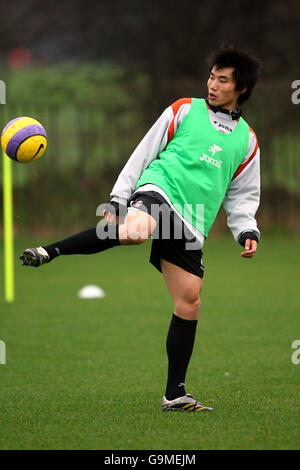 Soccer - Charlton Athletic Training - Sparrows Lane. Zheng Zhi de Charlton Athletic pendant l'entraînement Banque D'Images