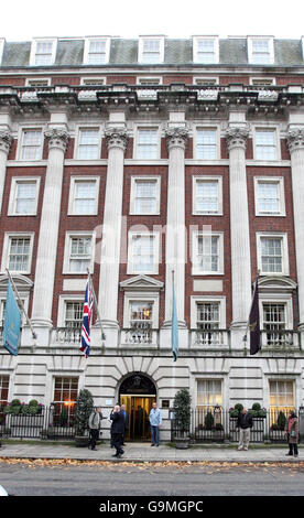 L'hôtel Millennium Mayfair dans le centre de Londres, l'un des endroits où l'ancien espion russe Alexander Litvinenko est allé avant qu'il ait déclaré avoir été empoisonné par le gouvernement de son pays et a été tué par des matières radioactives dans son corps, il a été révélé. Banque D'Images