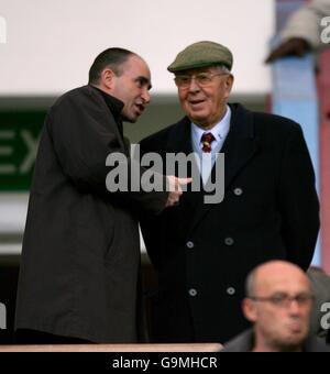 Football - FA Barclays Premiership - Aston Villa / Middlesbrough - Villa Park. Doug Ellis (r), ancien président d'Aston Villa Banque D'Images