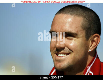 Kevin Pietersen, en Angleterre, lors d'une conférence de presse à l'hôtel TEAM de Melbourne, en Australie. Banque D'Images