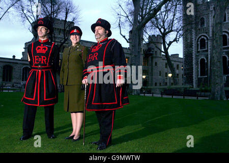 Première femme Beefeater dévoilé Banque D'Images